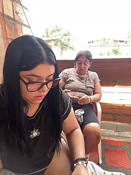 Snapshot of alissonfernandez_ chatting on October 17, 4:21 pm alissonfernandez online show from October 17, 4:21 pm