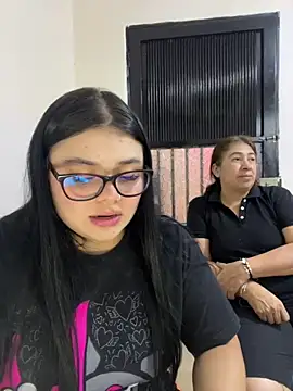 alissonfernandez  online show from April 24, 10:56 pm