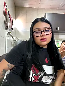 Snapshot of alissonfernandez_ chatting on October 2, 4:56 pm alissonfernandez online show from October 2, 4:56 pm