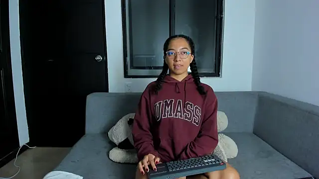 NAHOMI MILLER online show from November 28, 11:41 pm