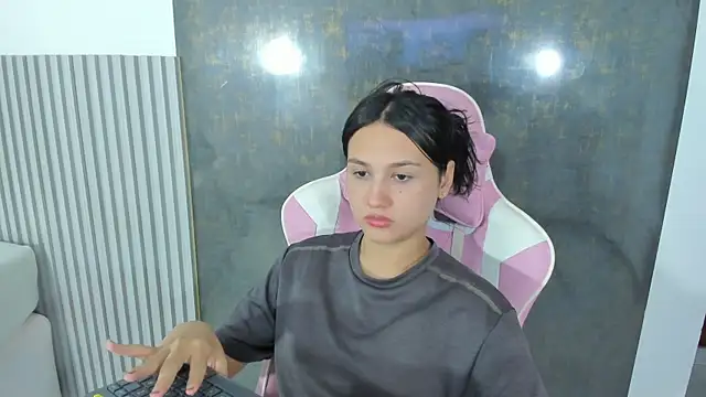 lana boomer online show from February 13, 9:05 pm