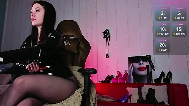 Vanessa Ives  online show from April 4, 8:40 pm