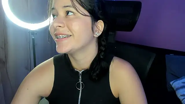 agnes 213 online show from November 14, 2:39 pm