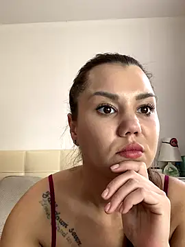 Snapshot of MiraMiss chatting on October 10, 8:41 am MiraMiss online show from October 10, 8:41 am