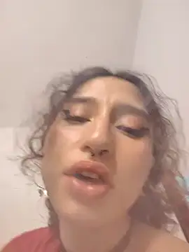 Queenjenn   online show from May 5, 7:33 am