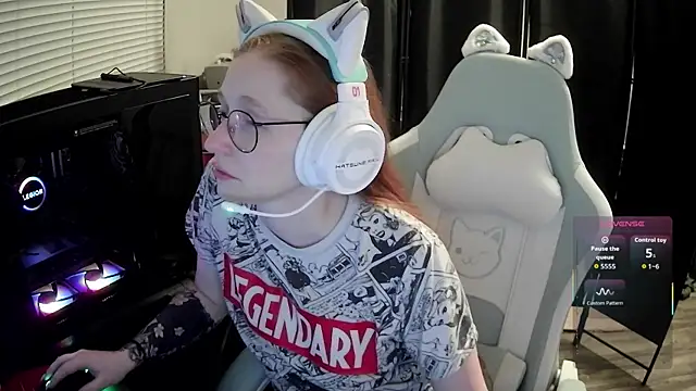 LilyFoxxx online show from June 20, 5:44 am