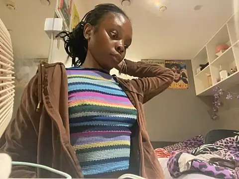 iveedie017 online show from October 14, 9:50 pm