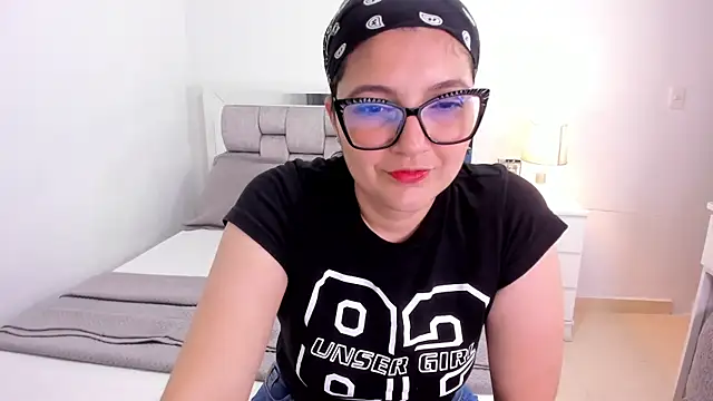 Camilaa bueno online show from April 21, 12:03 am