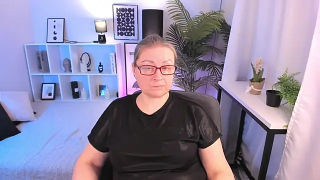 AlexandraKind online show from March 10, 8:35 pm