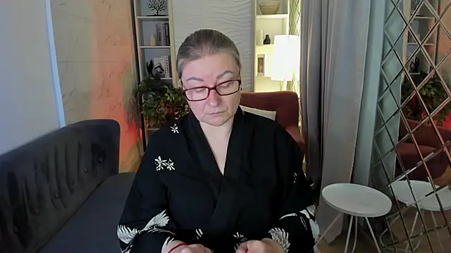 AlexandraKind online show from November 6, 1:39 pm