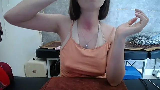 Snapshot of HotQueen chatting on October 17, 7:33 am HotQueen online show from October 17, 7:33 am