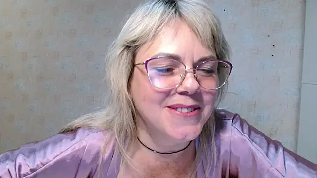 Snapshot of sweetsunset11 chatting on October 15, 3:25 pm sweetsunset11 online show from October 15, 3:25 pm
