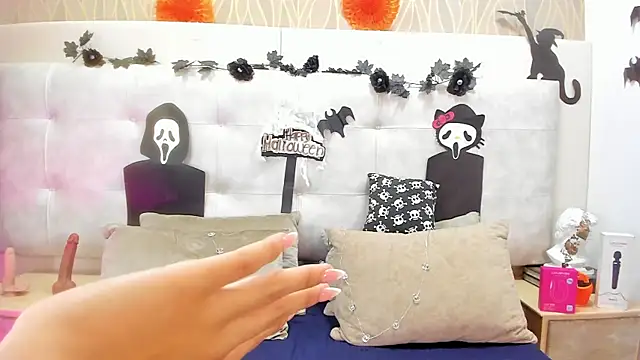 ChantalHans online show from October 29, 8:00 pm