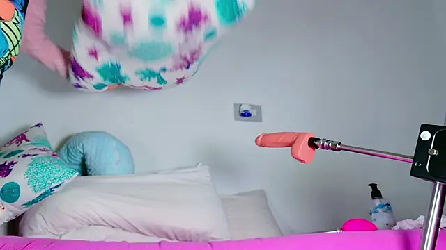 NeredaXxx online show from February 14, 10:01 pm