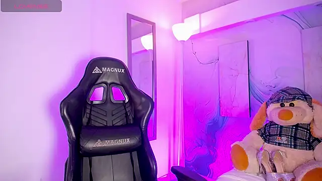 Aniie Doll online show from April 25, 8:50 pm