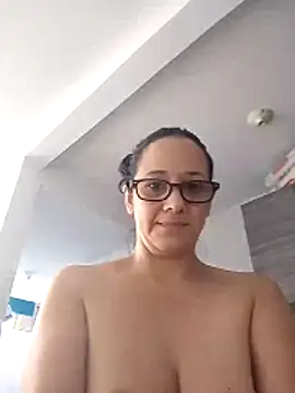 nicolle milf1978 online show from April 22, 12:46 pm