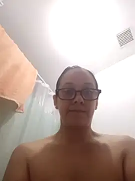 nicolle milf1978 online show from April 23, 1:24 pm