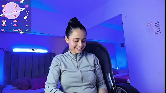 Giselle Roldan online show from April 23, 1:02 pm