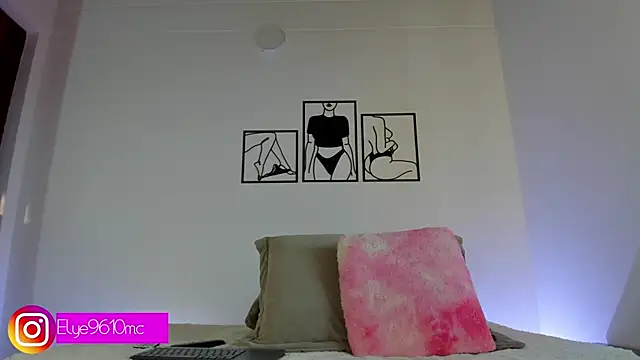 Snapshot of ellie_mcdonald chatting on October 6, 10:14 pm ellie mcdonald online show from October 6, 10:14 pm