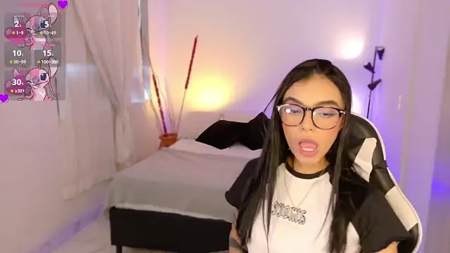 AnabelWolf online show from October 27, 4:35 pm