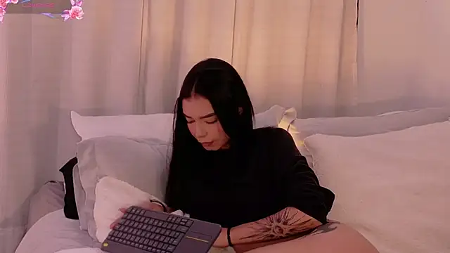AnabelWolf online show from June 12, 4:15 pm