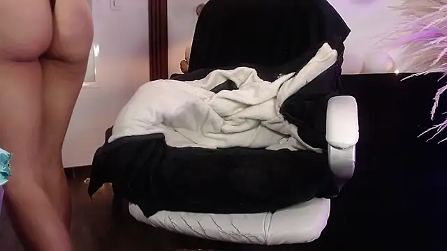 Snapshot of salome_drasin chatting on October 6, 5:24 am salome drasin online show from October 6, 5:24 am
