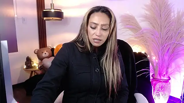 Snapshot of salome_drasin chatting on October 13, 3:42 am salome drasin online show from October 13, 3:42 am