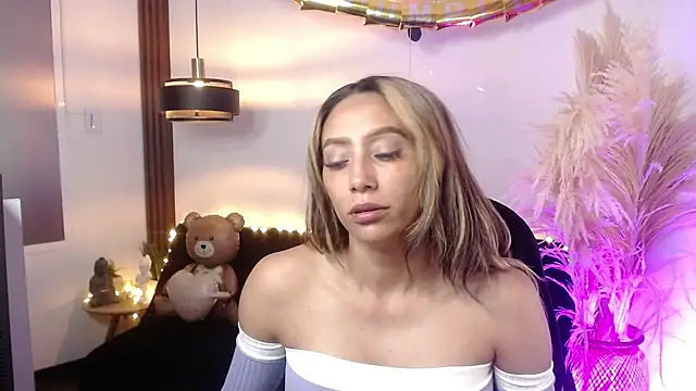 Snapshot of salome_drasin chatting on October 8, 5:45 am salome drasin online show from October 8, 5:45 am