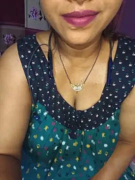 Sexy Mona Bhabhi online show from May 21, 6:28 pm