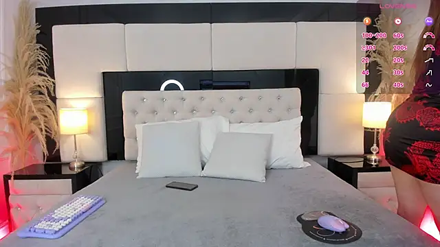 CarlaRossi  online show from April 26, 7:44 pm