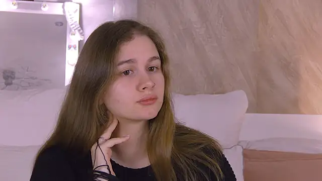 EllieHayes online show from March 5, 1:12 am