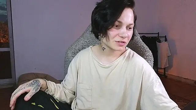 esajukyy online show from June 28, 4:13 pm