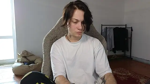 esajukyy online show from July 14, 9:24 am