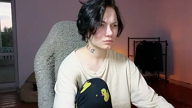 esajukyy online show from July 6, 3:25 pm