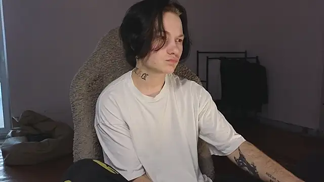 esajukyy online show from July 23, 1:08 pm