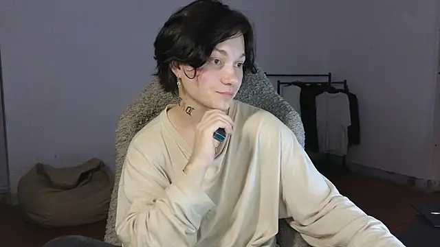 esajukyy online show from July 28, 4:39 pm
