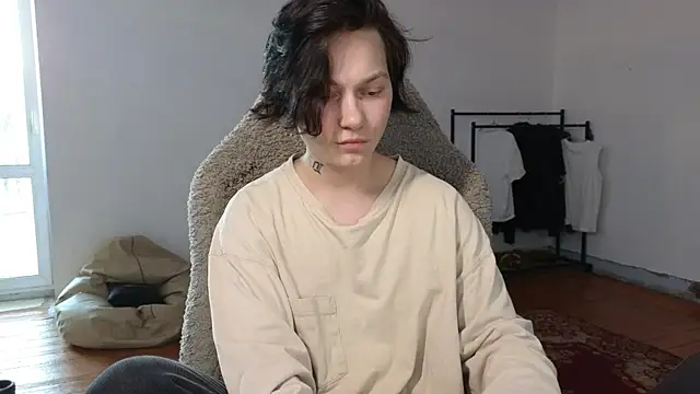 esajukyy online show from July 8, 1:02 pm
