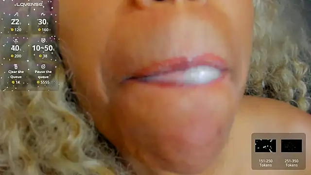 KamariaFyre online show from April 24, 3:20 am