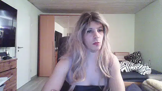 Snapshot of Kinky-Kristina chatting on October 3, 8:36 pm Kinky-Kristina online show from October 3, 8:36 pm