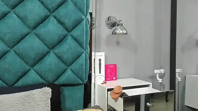 Snapshot of PENELOPELEWISs chatting on October 6, 5:46 am PENELOPELEWISs online show from October 6, 5:46 am