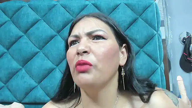 PENELOPELEWISs online show from April 27, 1:14 am