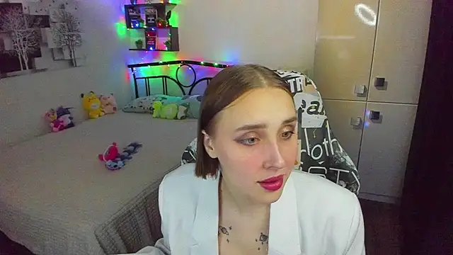 LinaTruly online show from April 25, 9:34 pm