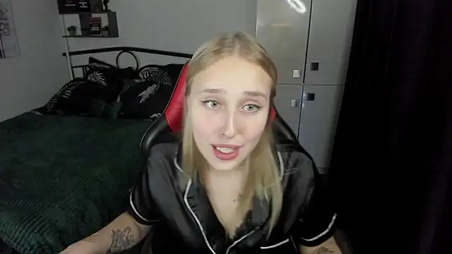 Snapshot of LinaTruly chatting on September 11, 9:48 pm LinaTruly online show from September 11, 9:48 pm