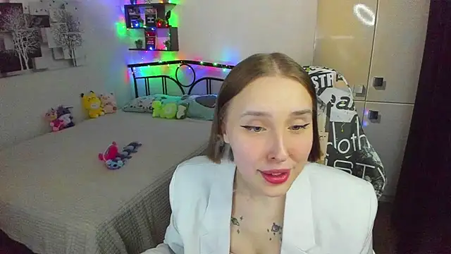 LinaTruly online show from April 24, 9:28 pm