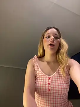 Snapshot of NicoleCut chatting on September 27, 11:12 pm NicoleCut online show from September 27, 11:12 pm