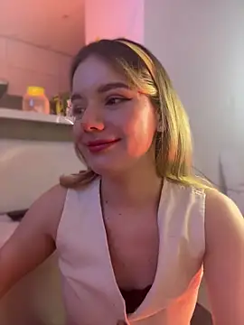 NicoleCut online show from April 29, 9:23 am