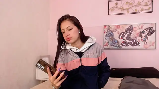 sara17  online show from January 13, 8:13 pm