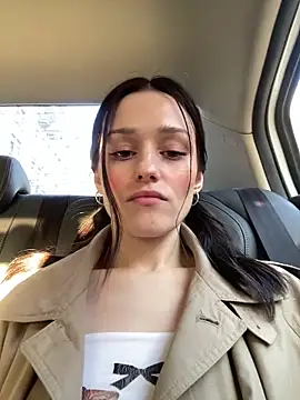 Mia Mia M online show from April 18, 3:58 pm