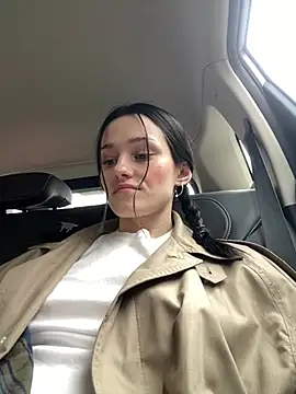 Mia Mia M online show from April 25, 2:03 pm