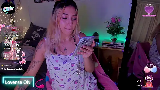 cuteweed420 online show from March 18, 2:38 am